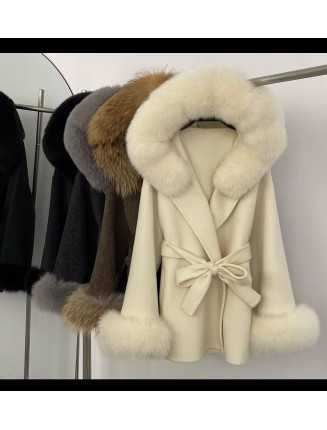 Danish ull kappa med pälsdetaljer