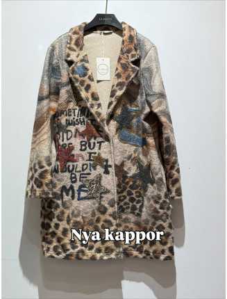 Sanni mönstrade kappor