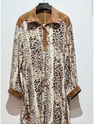 Hanny mönstrade tunikan